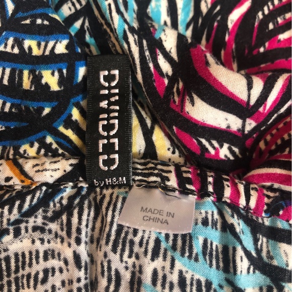Host Pick! 🤩Colorful Strapless Dress with Leaf Design Size 4 - Picture 5 of 10